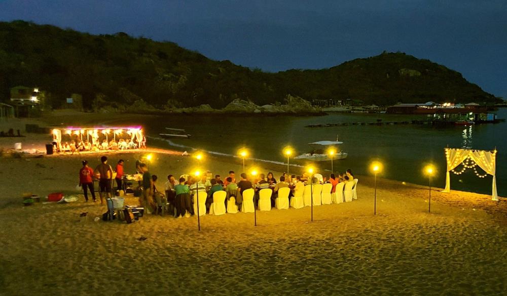 C&ugrave;ng team cuồng biển nạp ngay vitamin sea ở thi&ecirc;n đường biển Mỹ Kh&ecirc;, Đ&agrave; Nẵng