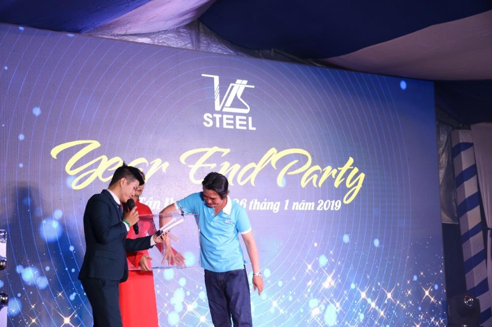 Những m&oacute;n qu&agrave; year end party nh&acirc;n vi&ecirc;n hữu &iacute;ch cho doanh nghiệp