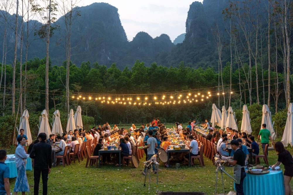 Kh&ocirc;ng kh&iacute; Year End Party &ndash; dịp để gắn kết v&agrave; tri &acirc;n tập thể.