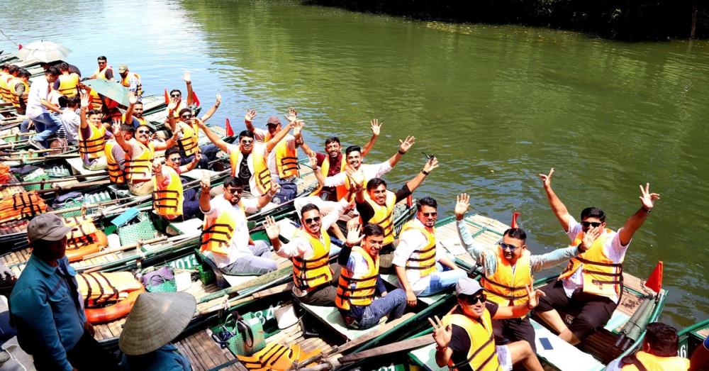 Team building kết hợp trải nghiệm tại Tràng An