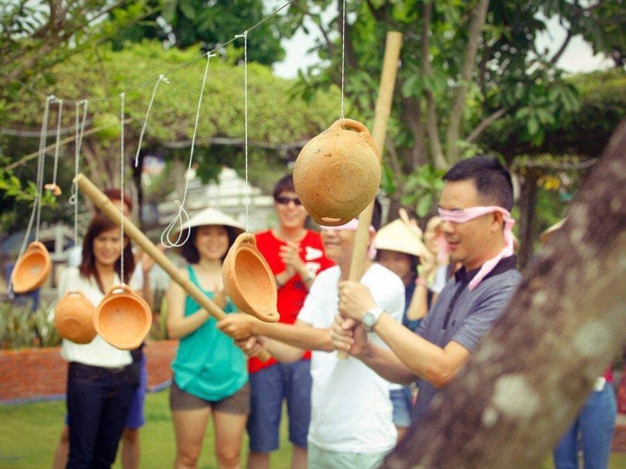 Trò chơi dân gian gắn kết đồng đội.