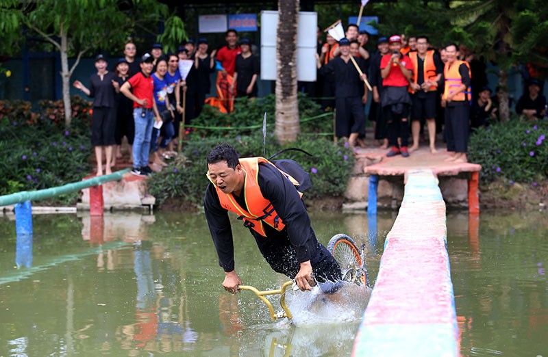 Hoạt động đi cầu khỉ