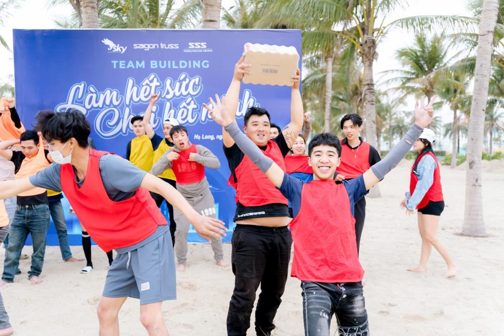 Hoạt động ngoài trời gắn kết đồng đội.