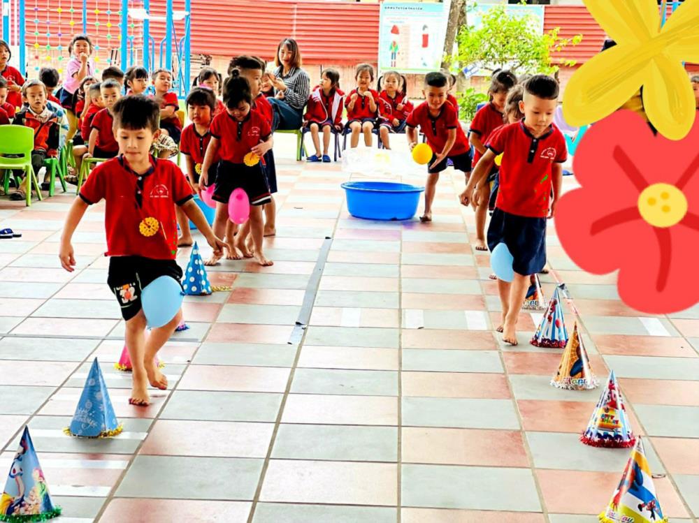 Trò chơi vận động cho các bé. 