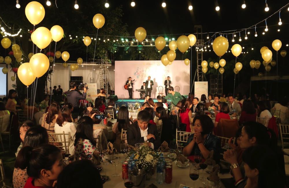 Gala dinner ngoài trời. 