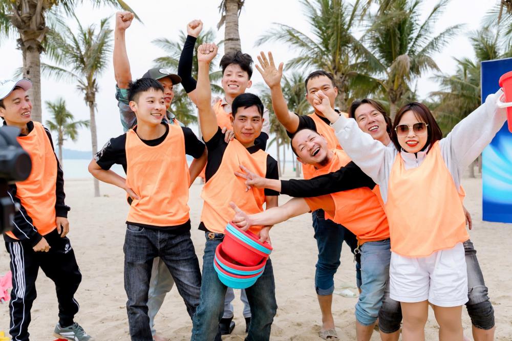 Hoạt động teambuilding hấp dẫn, sôi nổi.