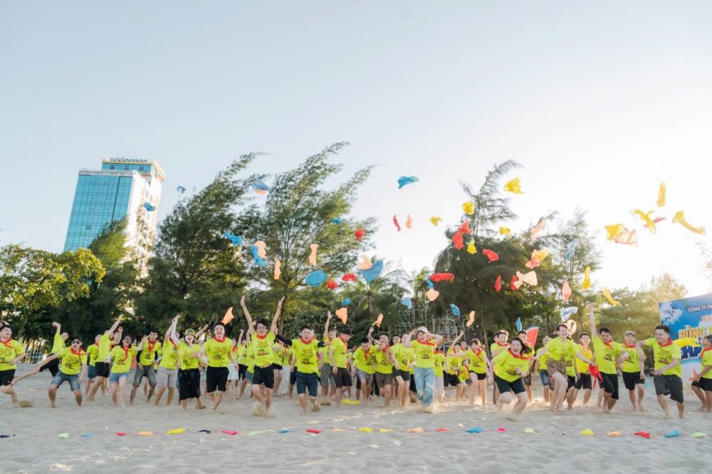 Tổ chức tour du lịch kết hợp hội nghỉ cho doanh nghiệp.